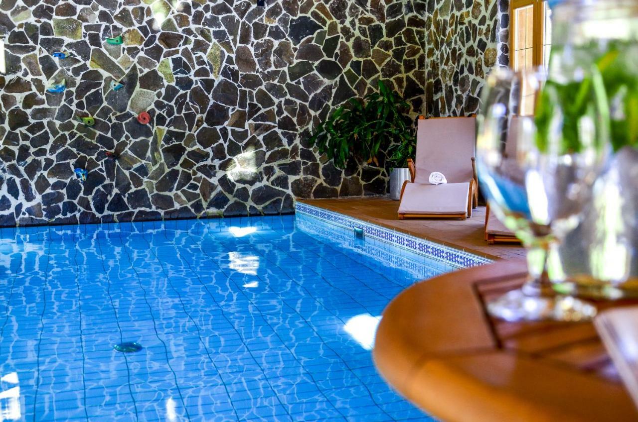 Hotel****Liptovsky Dvor Liptovský Ján 外观 照片